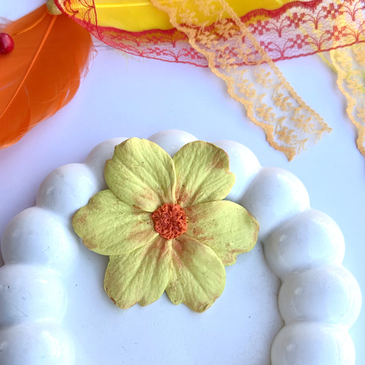 Flower pin